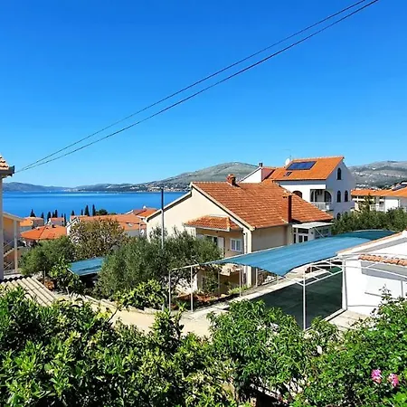 Sunny Litovic Apartment Trogir